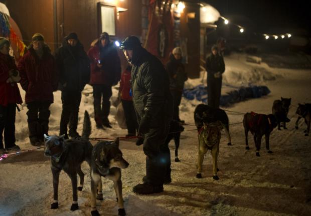 Okay, look at this photo and all the stuff going on.  Check out the spectators, check out the dogs, and check out the musher.